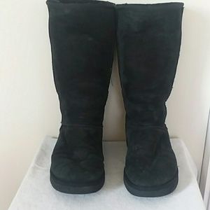Tall Black Uggs women's 10 sherpa boots